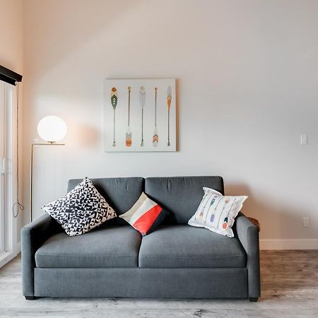 מונט טרמבלאנט Charming Redesigned Condo-10 Minutes From Mountain מראה חיצוני תמונה
