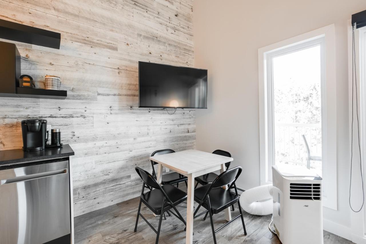מונט טרמבלאנט Charming Redesigned Condo-10 Minutes From Mountain מראה חיצוני תמונה